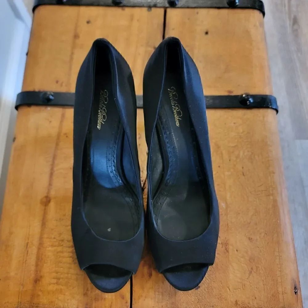 Brooks Brothers peep toe satin heels black size 8.5